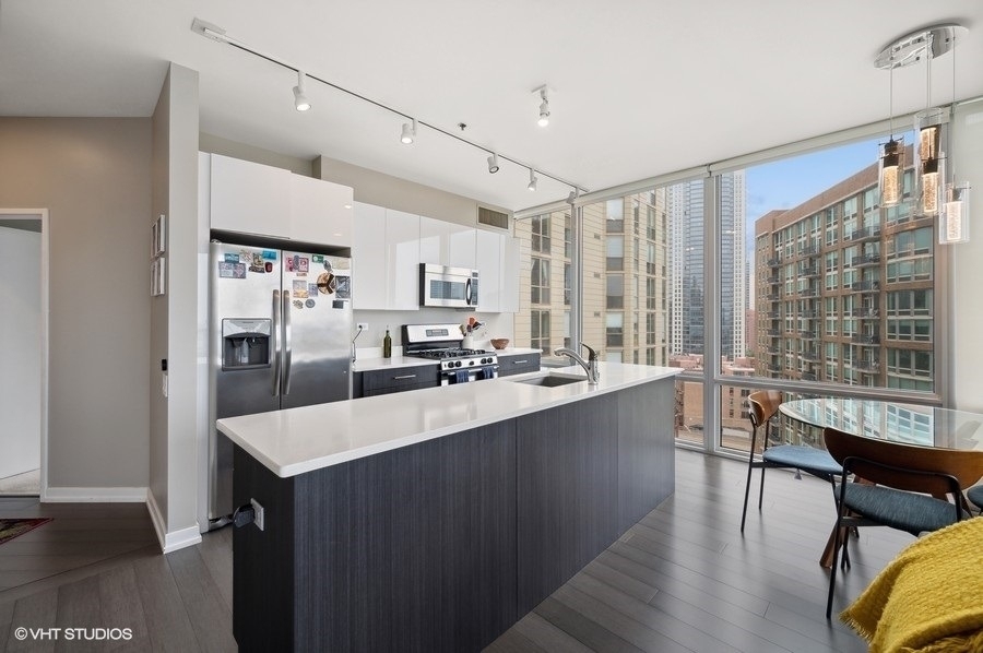 653 N Kingsbury Street - Photo 6