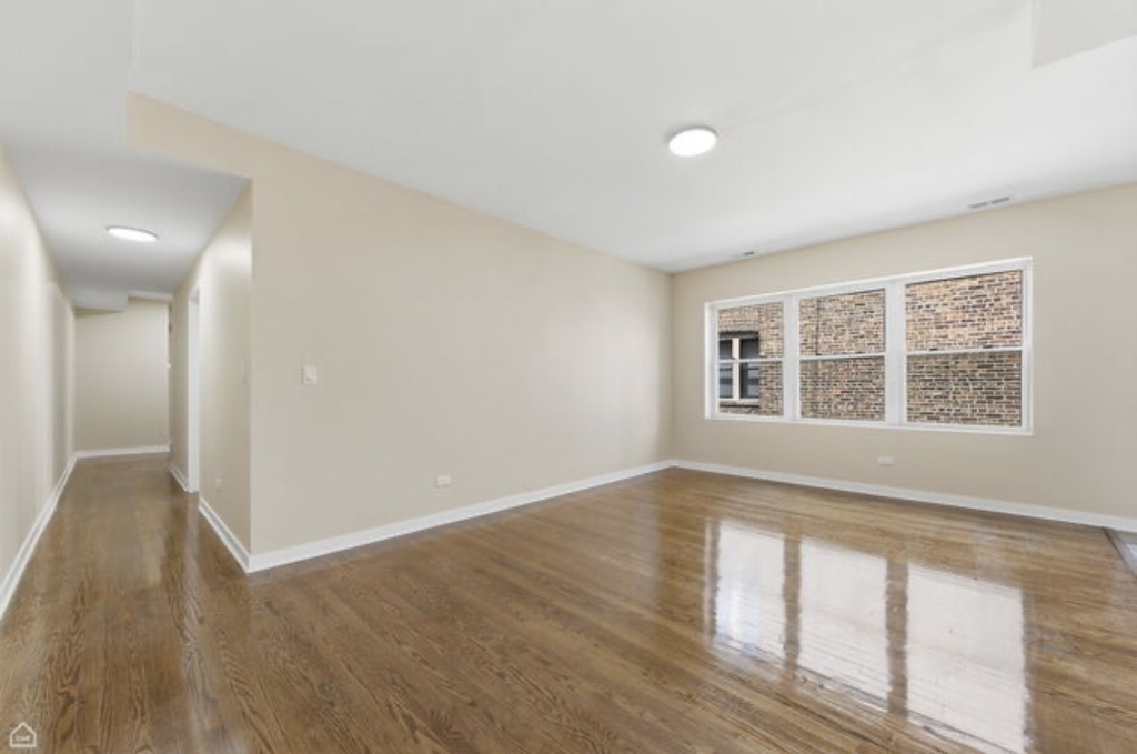 7741 S Phillips Avenue - Photo 9