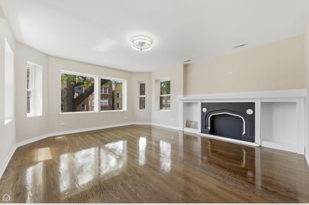 7741 S Phillips Avenue - Photo 2