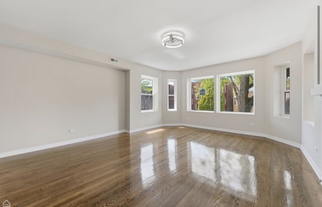 7741 S Phillips Avenue - Photo 4