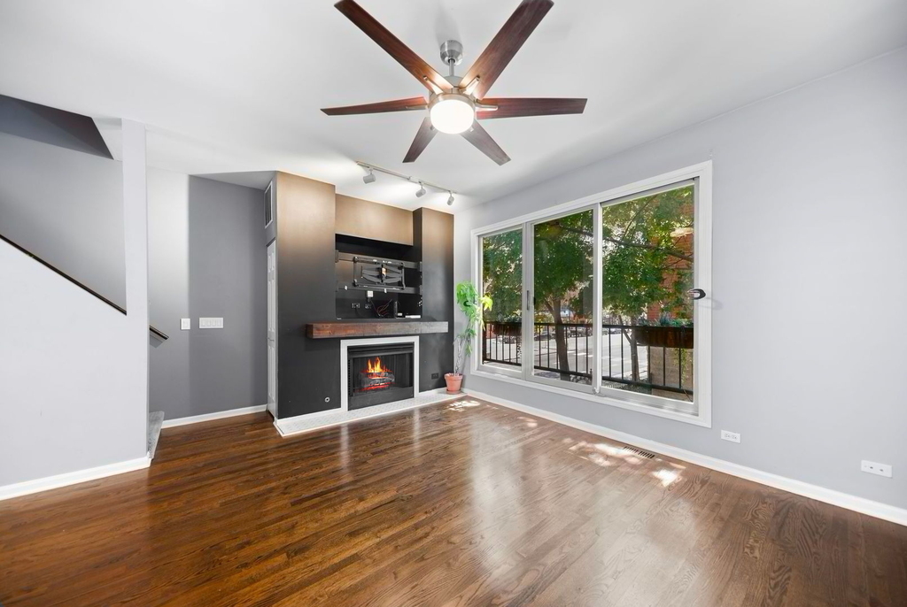 712 S Western Avenue - Photo 1