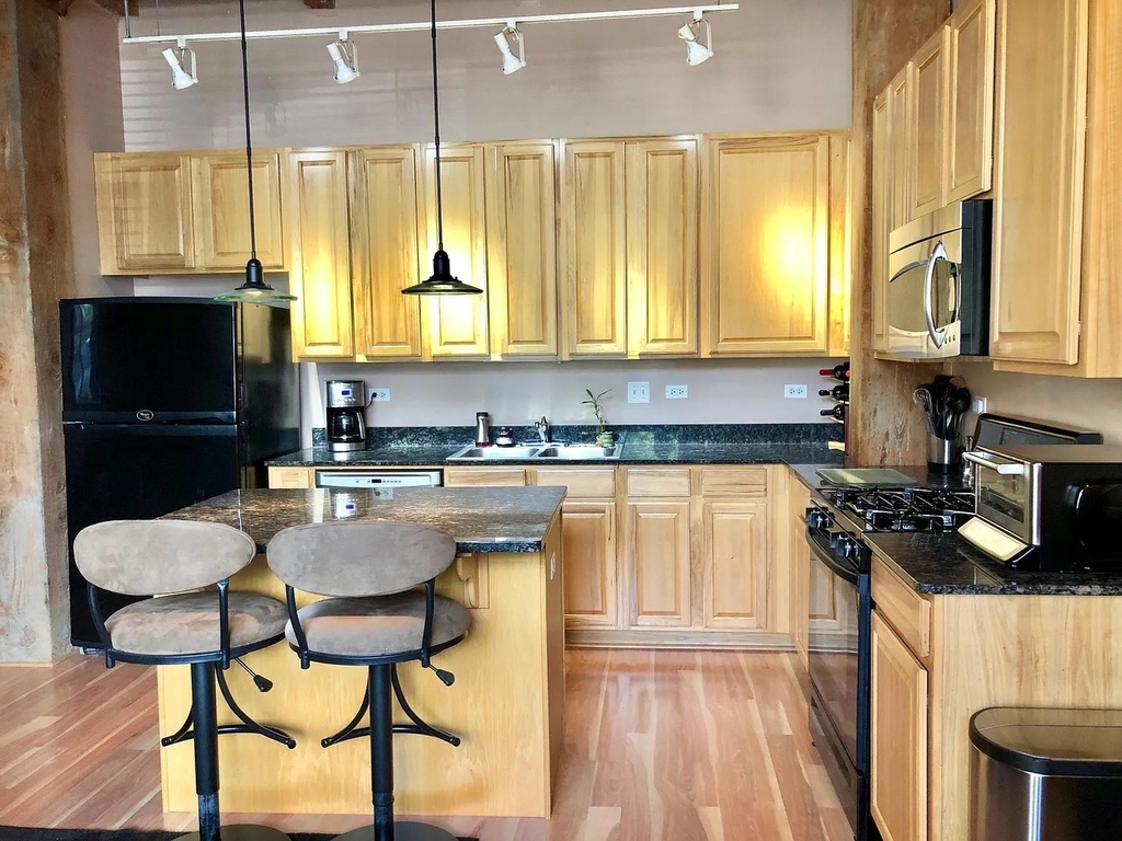 1740 N Maplewood Avenue - Photo 1