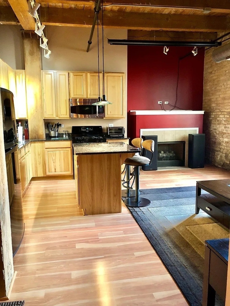 1740 N Maplewood Avenue - Photo 2