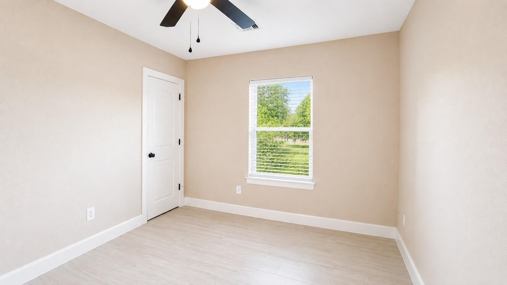 1206 Pinewood Lane - Photo 9