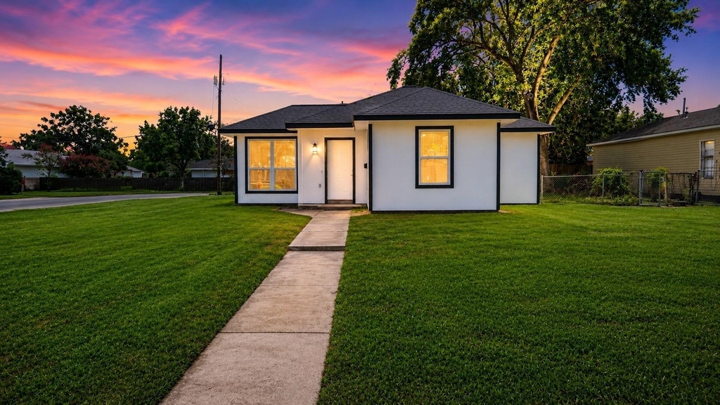 1206 Pinewood Lane - Photo 3