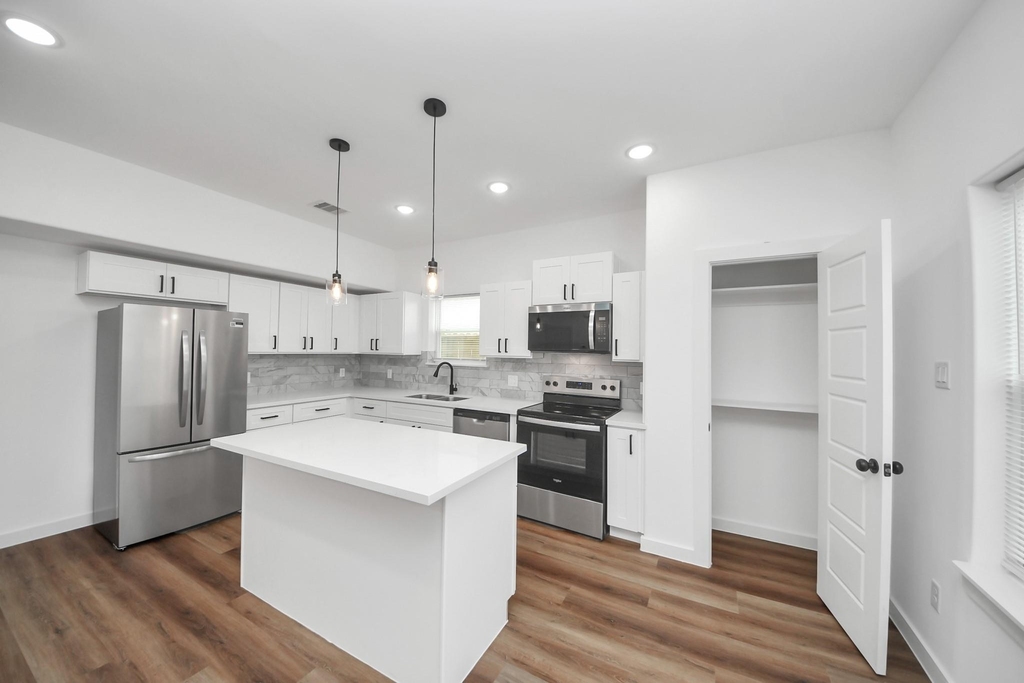 8021 Birmingham Street - Photo 6