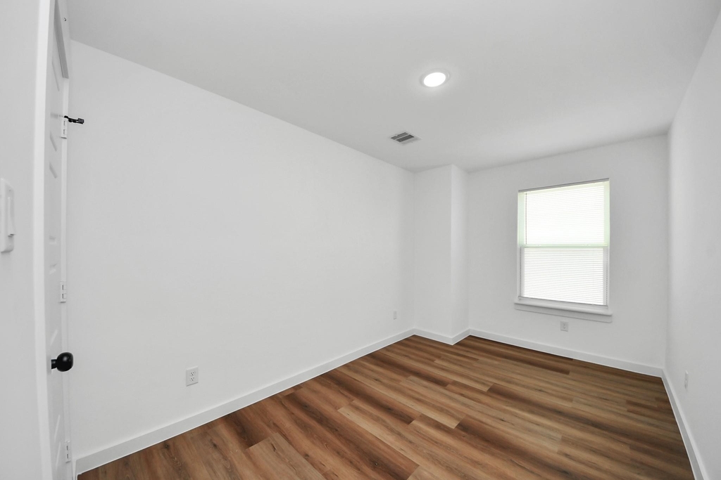 8021 Birmingham Street - Photo 22