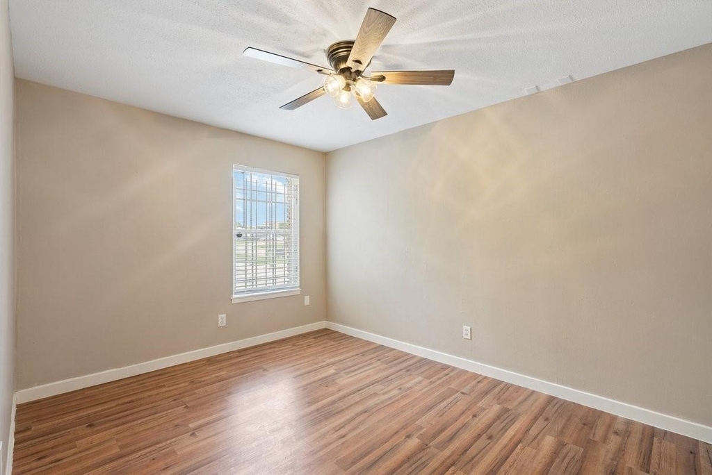 6401 Skyline Drive - Photo 3