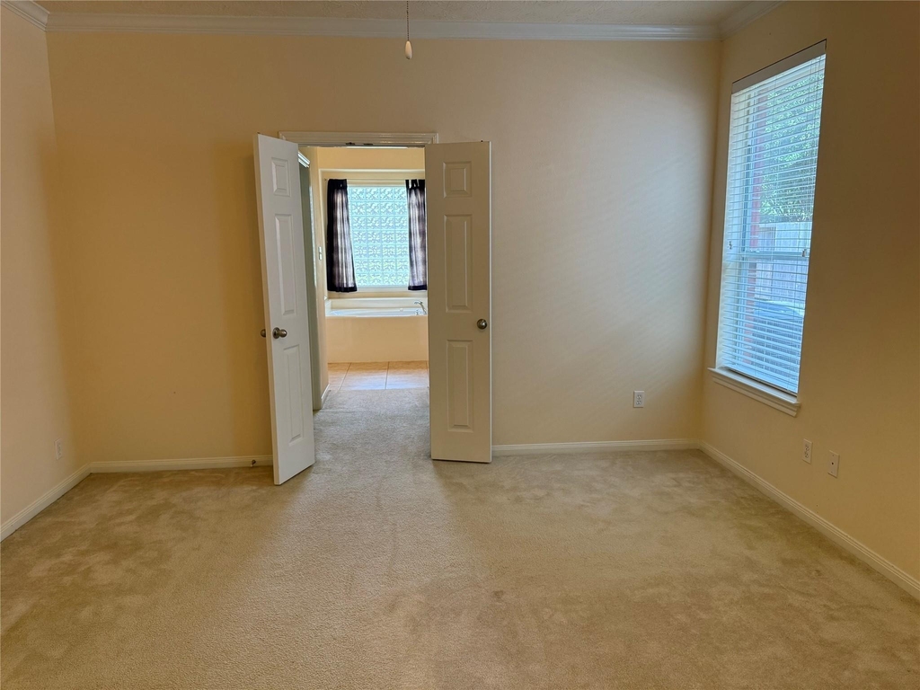 10727 Gilford Crest Drive - Photo 13