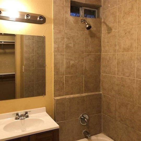 626 W 7th Street - Photo 4
