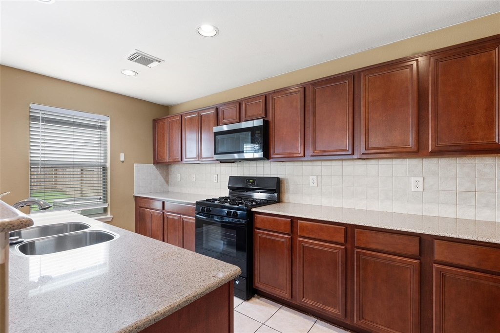 18226 Fair Grange Lane - Photo 10