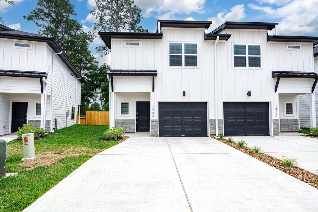 1976 Longmire Villas Court - Photo 1