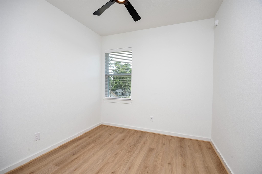 1976 Longmire Villas Court - Photo 27