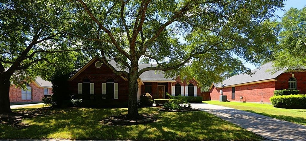 1718 Calmar Drive - Photo 0