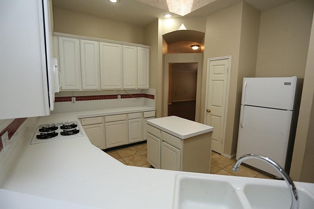 1718 Calmar Drive - Photo 6