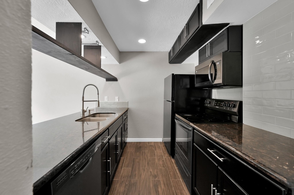 12311 Glenview Drive - Photo 10