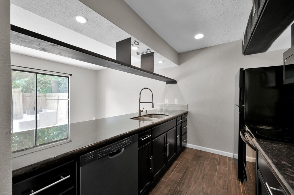12311 Glenview Drive - Photo 11