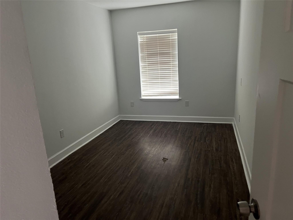 1037 Yupon Street - Photo 8