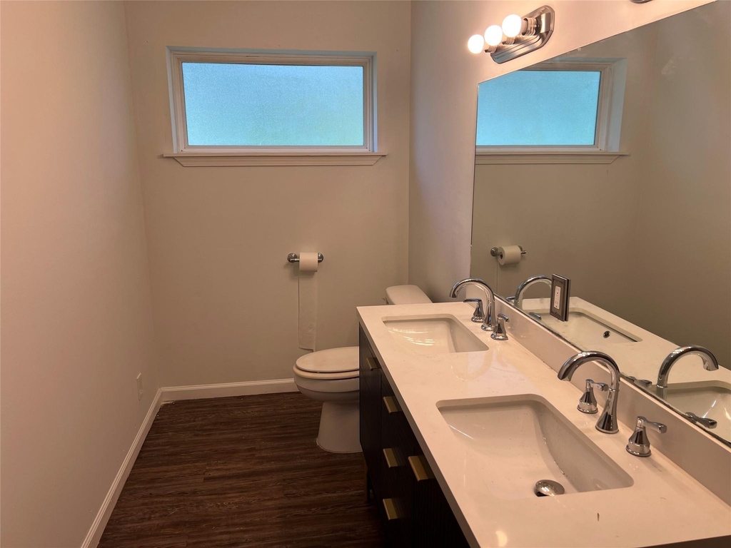 1037 Yupon Street - Photo 7