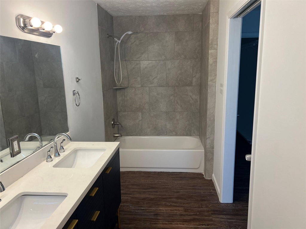 1037 Yupon Street - Photo 6