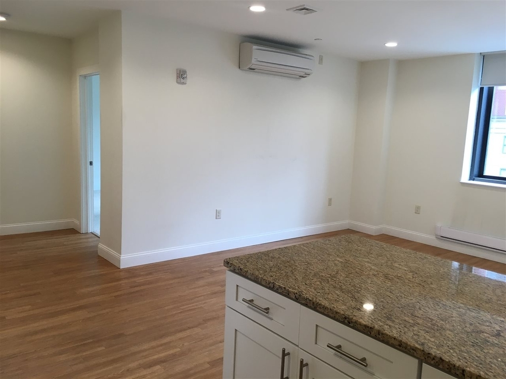 875 Elm - Photo 3