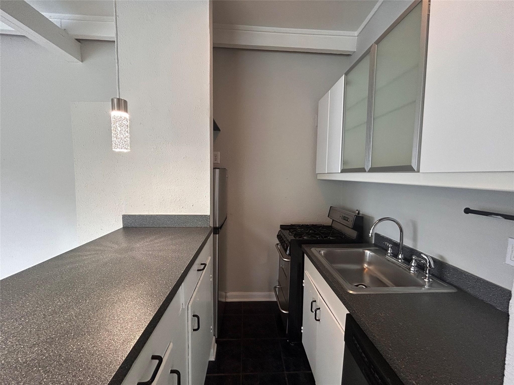 219 Marshall Street - Photo 3