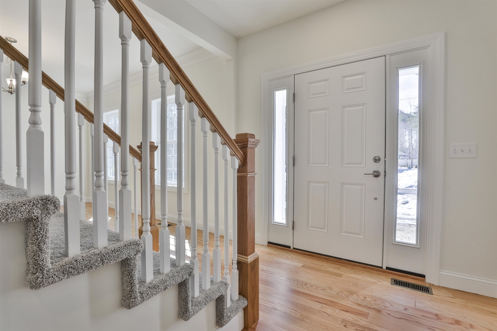 22 Reeds Ferry - Photo 5