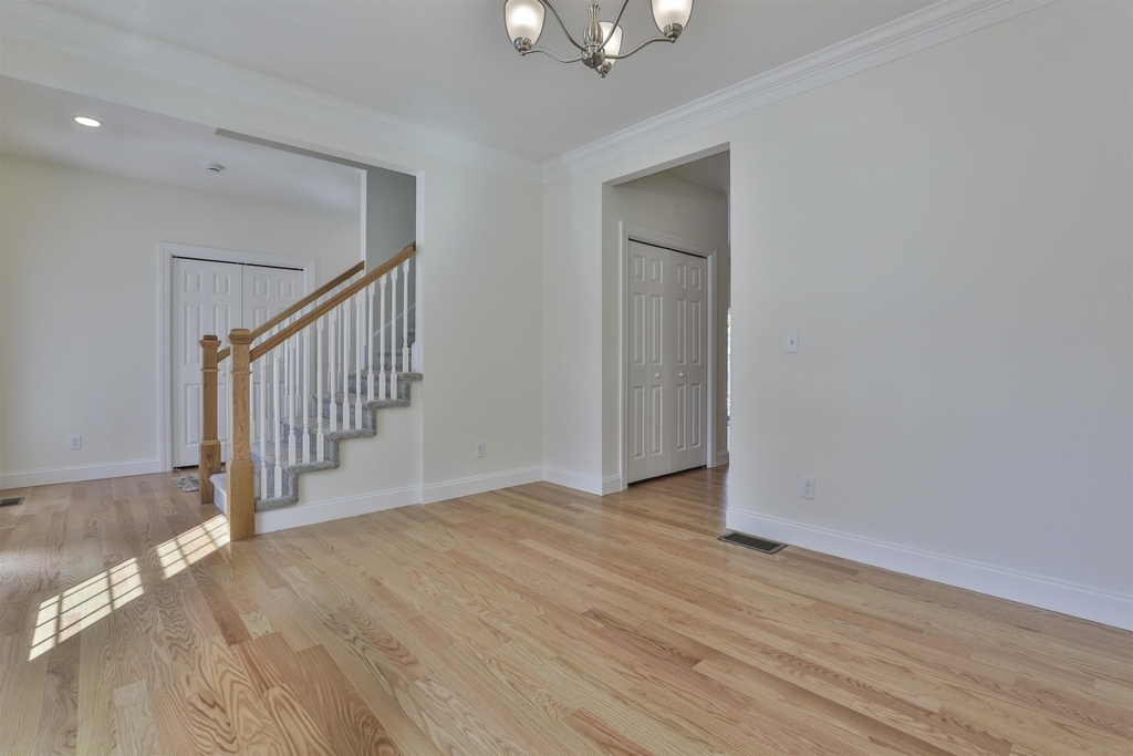 22 Reeds Ferry - Photo 8