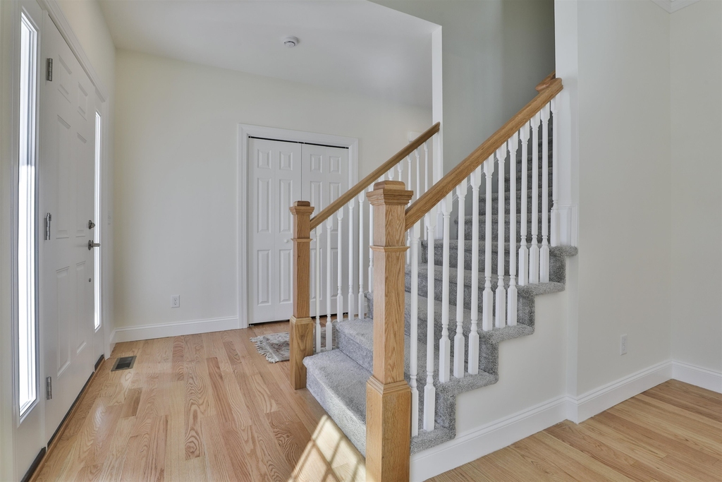 22 Reeds Ferry - Photo 6