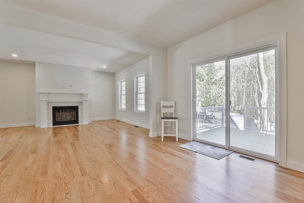 22 Reeds Ferry - Photo 22