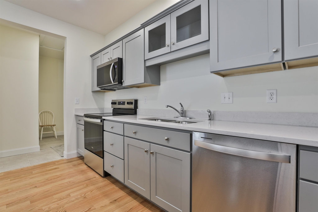 22 Reeds Ferry - Photo 12