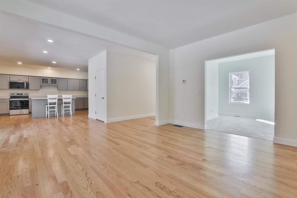 22 Reeds Ferry - Photo 20
