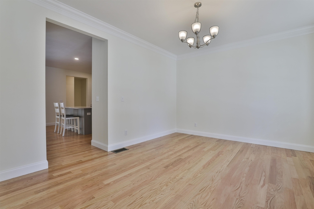 22 Reeds Ferry - Photo 10