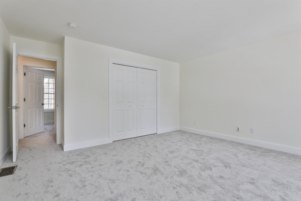 22 Reeds Ferry - Photo 34
