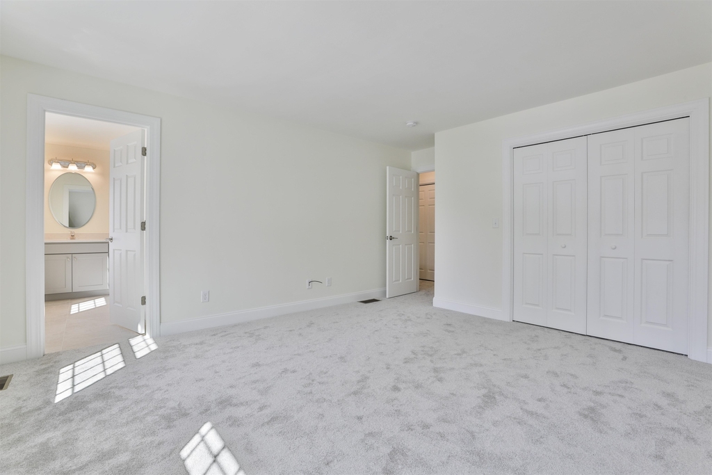 22 Reeds Ferry - Photo 36