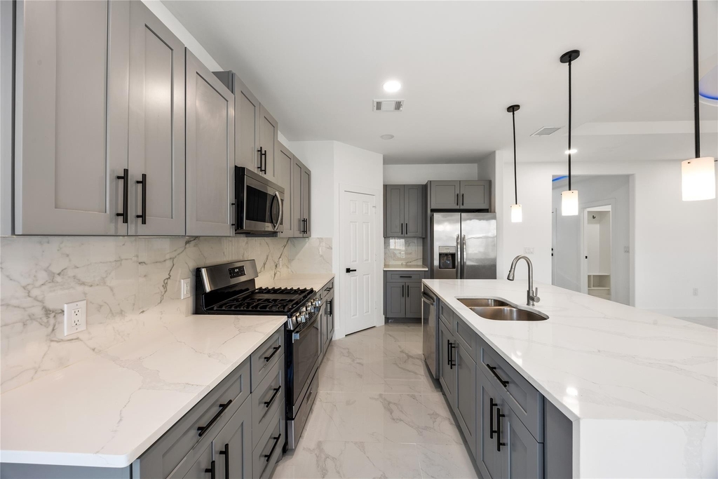 1121 Austin Street - Photo 19