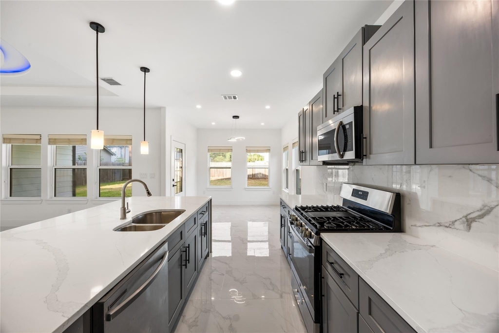 1121 Austin Street - Photo 21