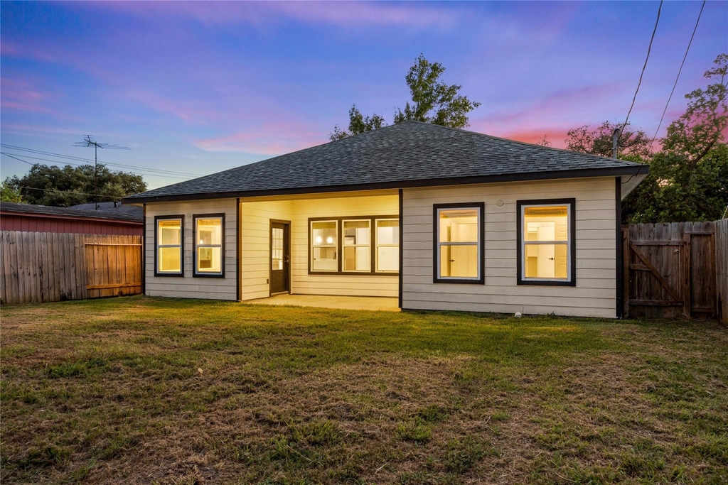1121 Austin Street - Photo 35