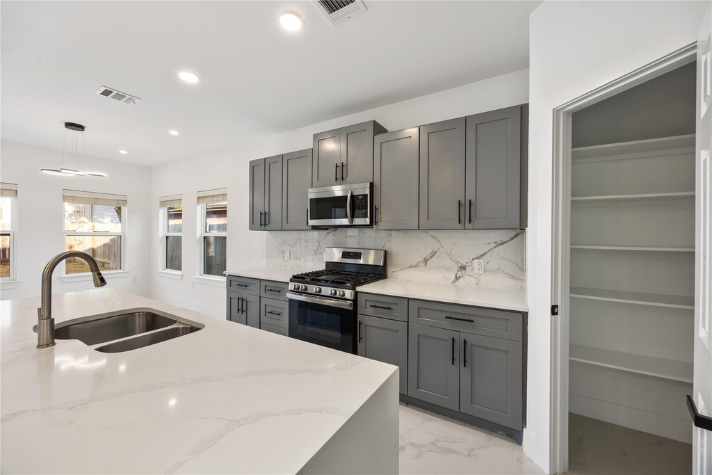 1121 Austin Street - Photo 22