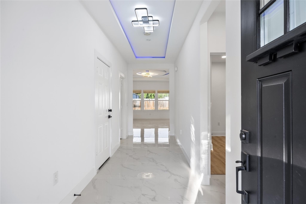 1121 Austin Street - Photo 4