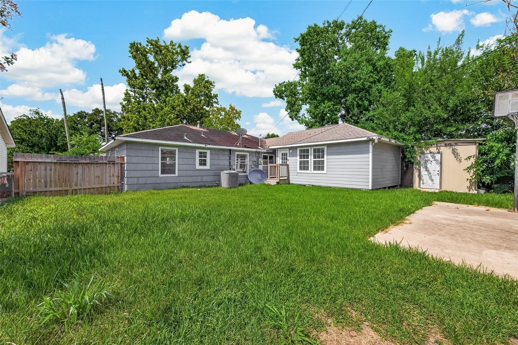 10601 Ambursen Street - Photo 2