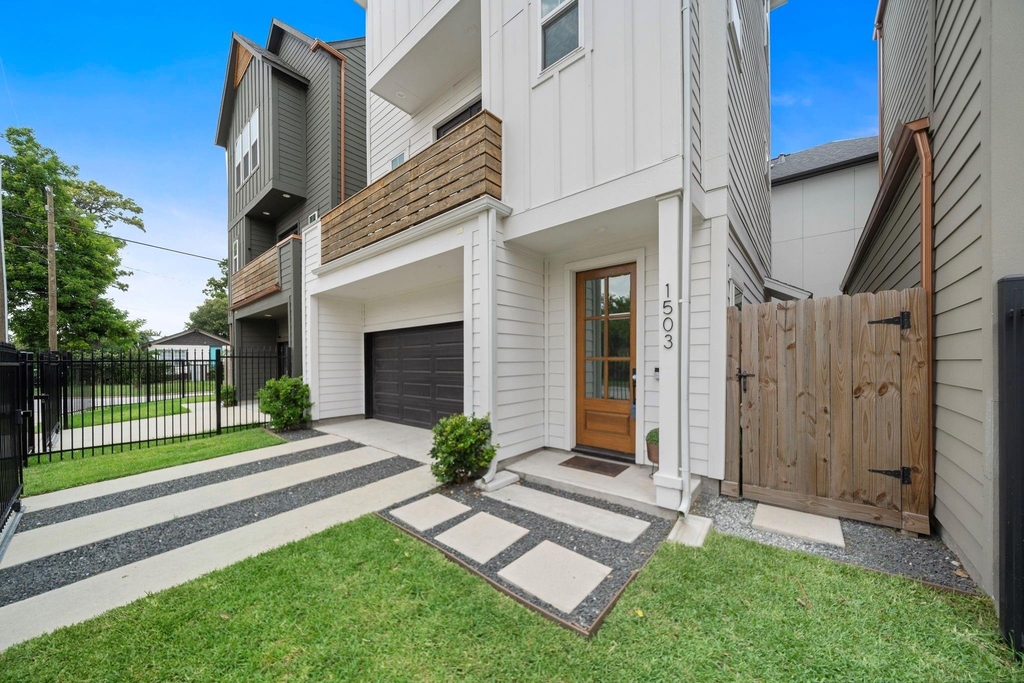1503 Evelyn Street - Photo 1