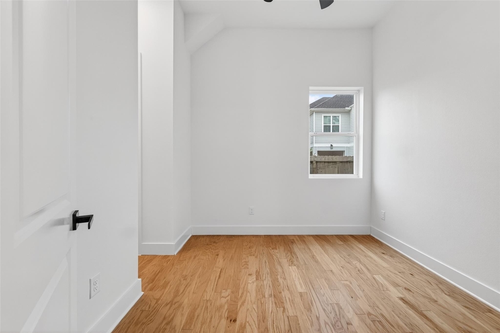 1938 Laverne Street - Photo 4