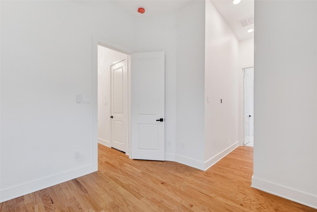 1938 Laverne Street - Photo 6