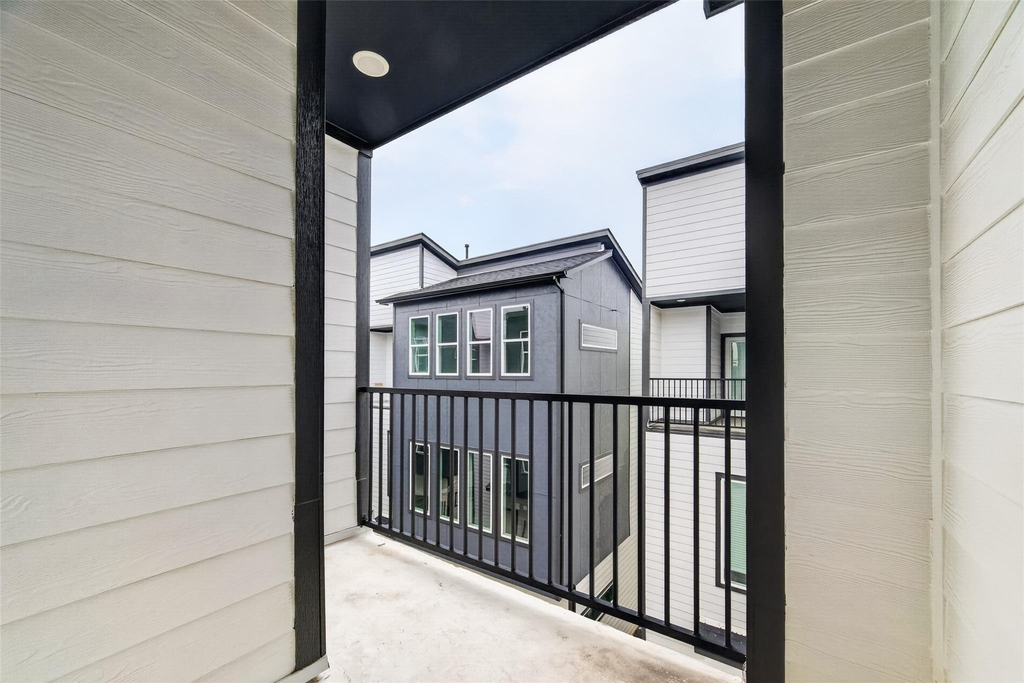 1938 Laverne Street - Photo 35