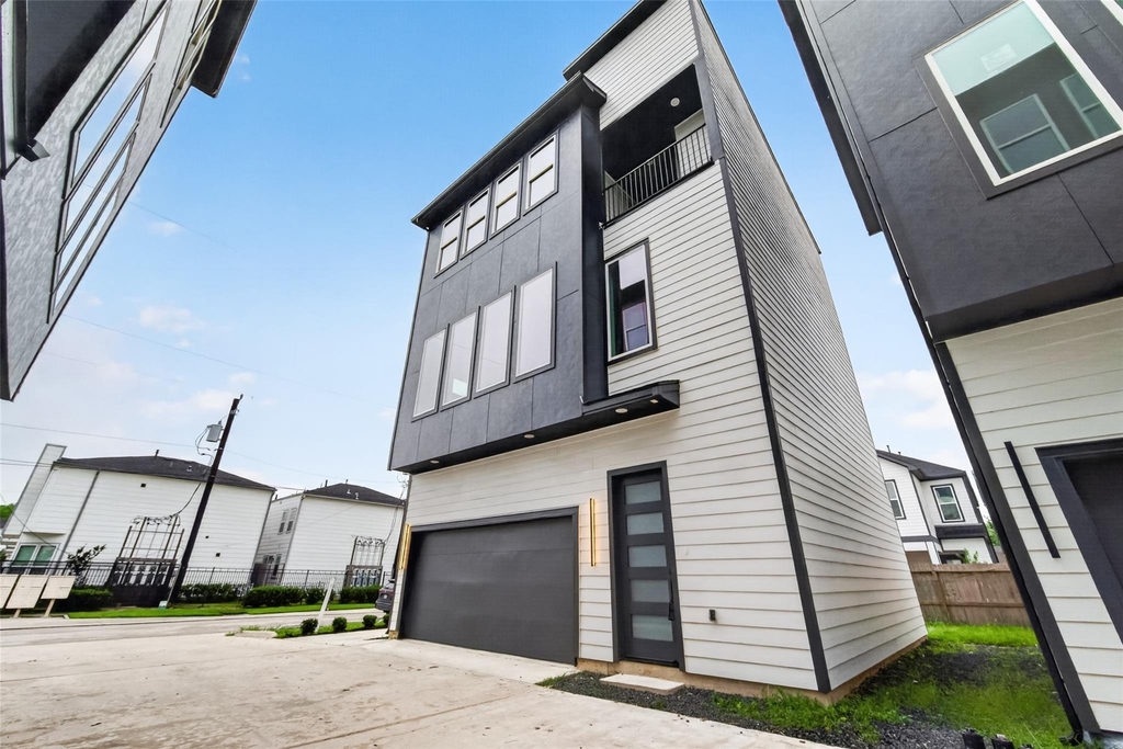1938 Laverne Street - Photo 1