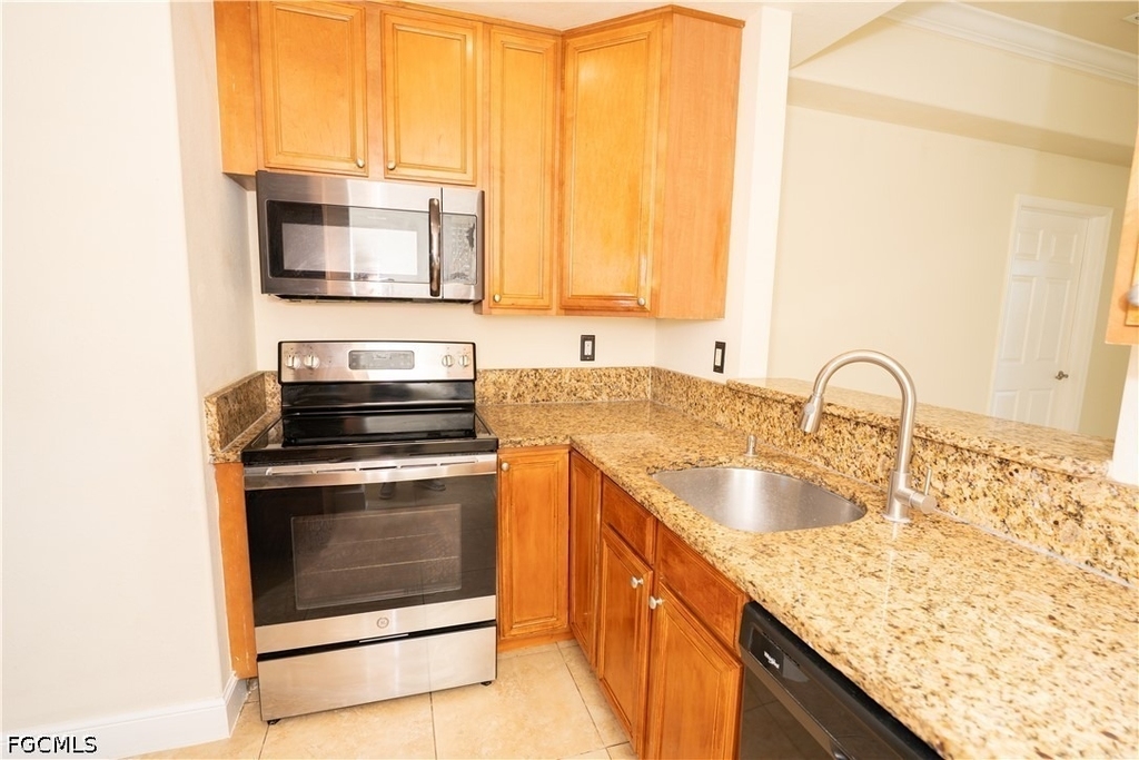 325/327 Se 23rd Avenue - Photo 2