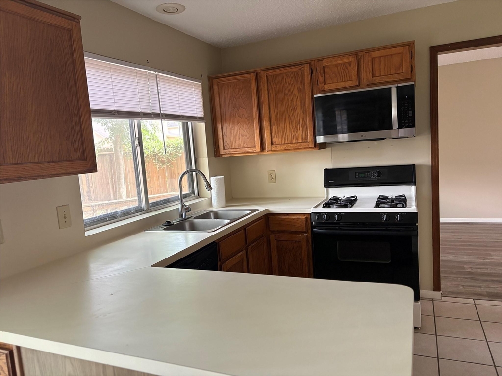 3310 Mulberry Hill Lane - Photo 16