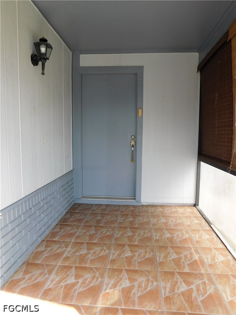 10525 Putnam Court - Photo 2