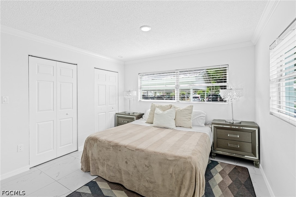 3225 E Riverside Drive - Photo 10